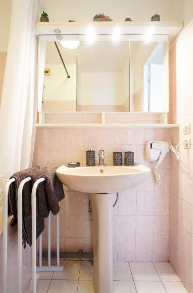 Appartement Cozy: 10/15 Min Des Champs Elysee 사르투르빌 외부 사진